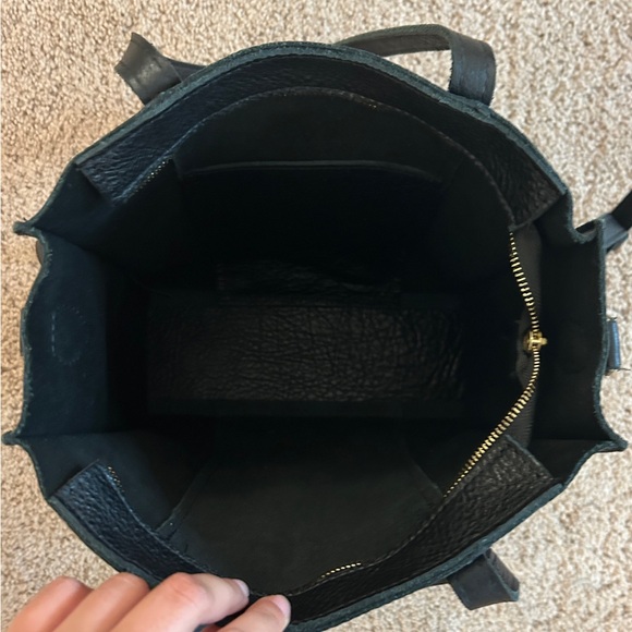 Large Lola in Pebbled Black - Picture 2 of 4